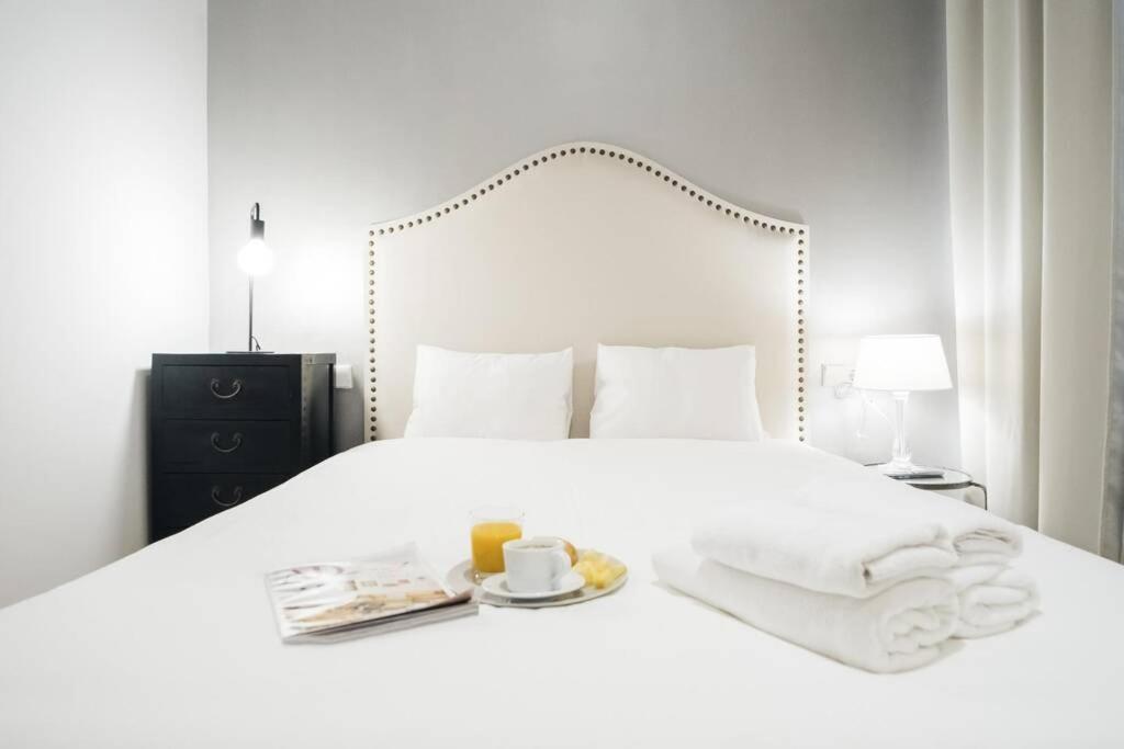 Apartamentos Plaza De Pedro Zerolo III マドリード エクステリア 写真