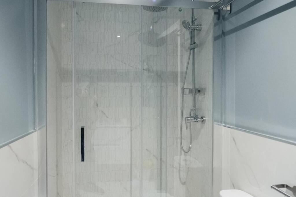Apartamentos Plaza De Pedro Zerolo III マドリード エクステリア 写真