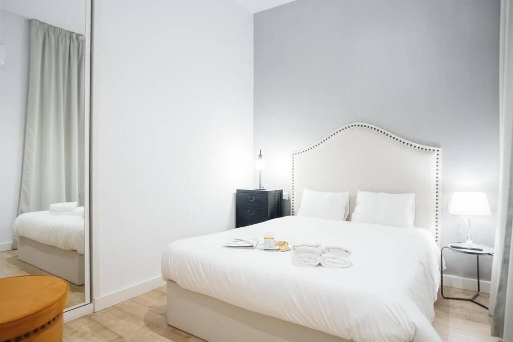 Apartamentos Plaza De Pedro Zerolo III マドリード エクステリア 写真