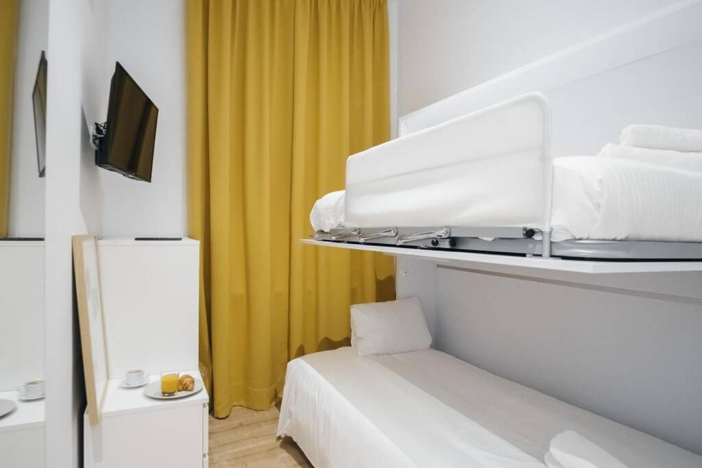 Apartamentos Plaza De Pedro Zerolo III マドリード エクステリア 写真