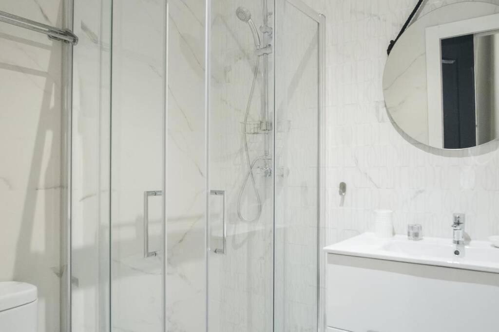 Apartamentos Plaza De Pedro Zerolo III マドリード エクステリア 写真