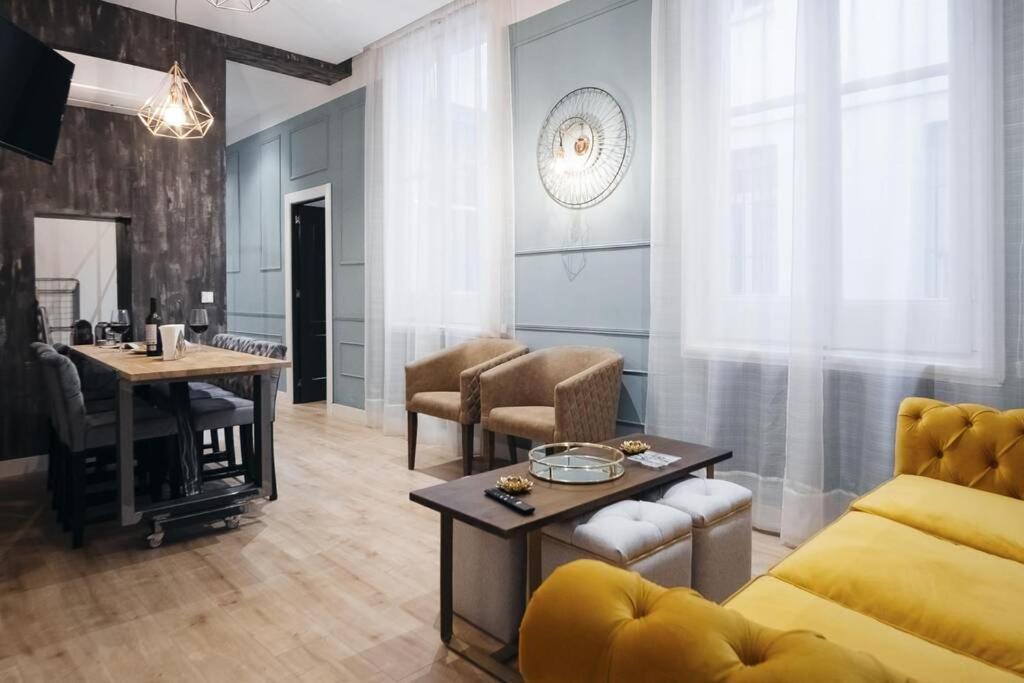Apartamentos Plaza De Pedro Zerolo III マドリード エクステリア 写真