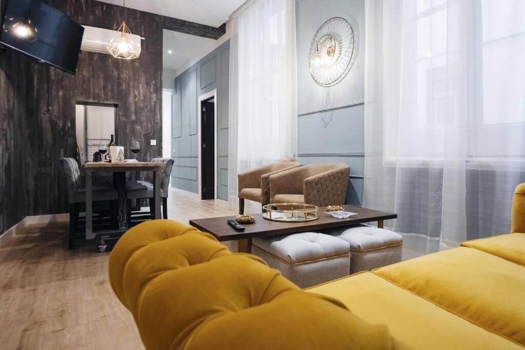Apartamentos Plaza De Pedro Zerolo III マドリード エクステリア 写真