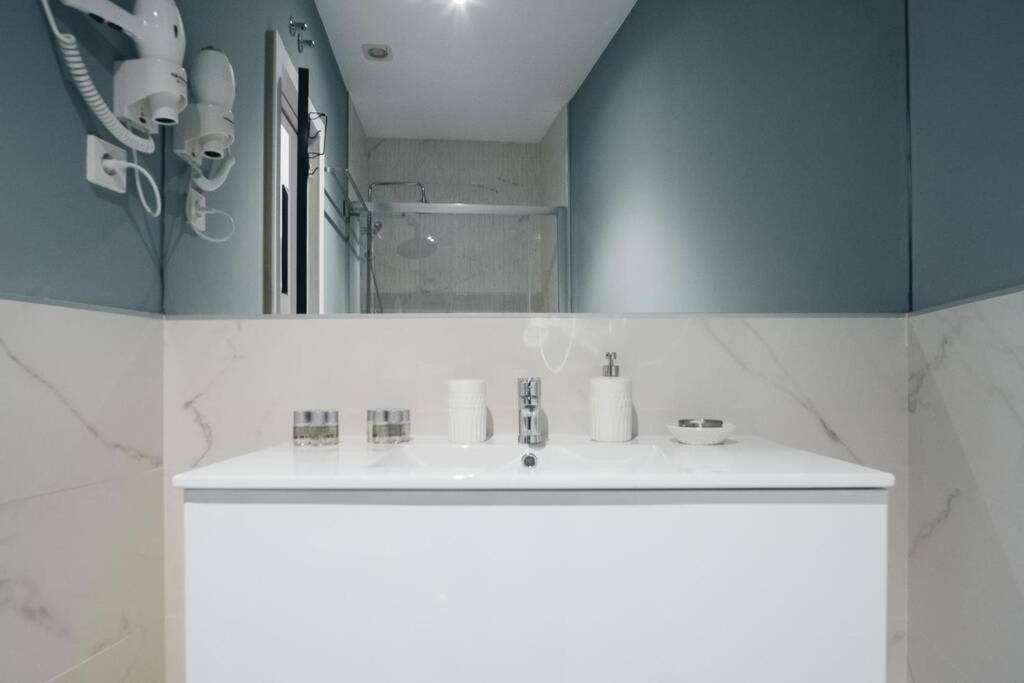 Apartamentos Plaza De Pedro Zerolo III マドリード エクステリア 写真